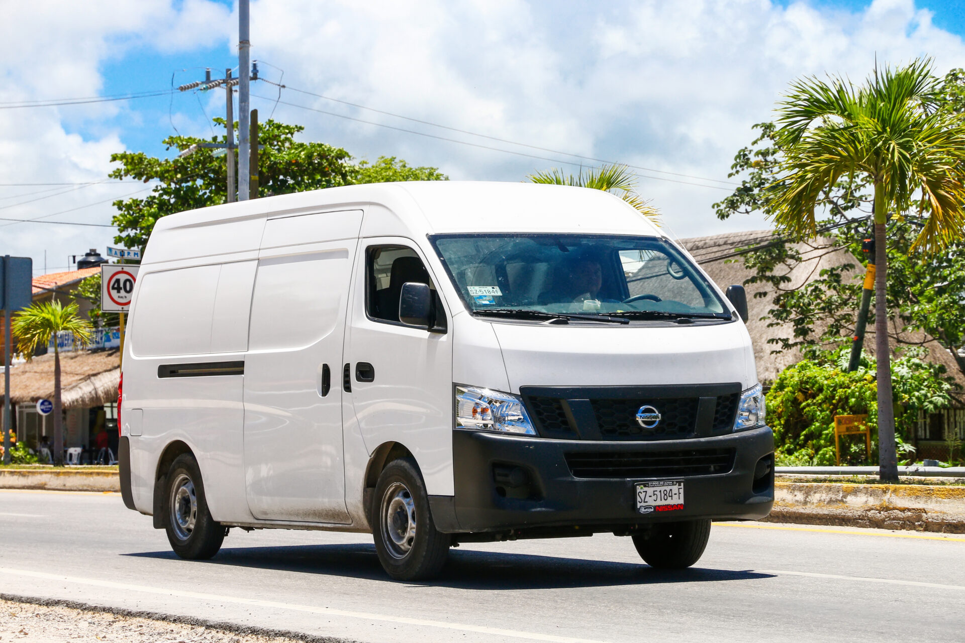 ハイエースとキャラバンの特徴や違いを徹底比較！乗り心地や中古車情報 ...